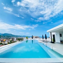 Versalles Condo, Mountain View and Roof Pool