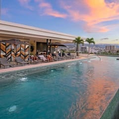 Penthouse Rooftop Condo, Pool, BBQ, Amazing Views!