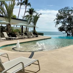 Breathtaking Beach Front Condo, Moutain View Apt