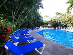 Tropical Oasis Pools, Great Location Near Beach - Image 2