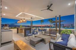 Penthouse Rooftop Condo, Pool, BBQ, Amazing Views! - Image 5
