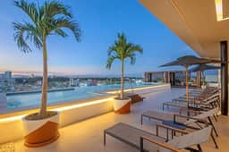 Penthouse Rooftop Condo, Pool, BBQ, Amazing Views! - Image 4