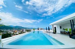 Mountainview Balcony, Near Dining & Beach - Image 2