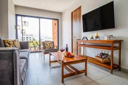 Mountainview Balcony, Near Dining & Beach - Image 4