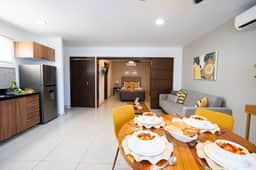 Cheerful Condo, Mountainview Roof and Lounge - Image 2