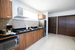Cheerful Condo, Mountainview Roof and Lounge - Image 5