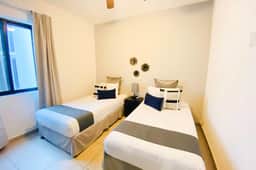 Modern Condo, Great Pool, Beach 5 mins - Image 5