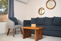 Modern Low Level Retreat - Image 4