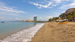 Stay Near the Beach & Everything You Need - Image 3