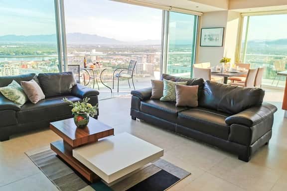 Beachfront Bliss, Gorgeous Pools in Peninsula bldg - Image 5