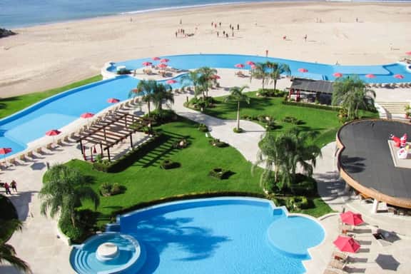 Grand Venetian Oceanview Condo steps to beach - Image 4