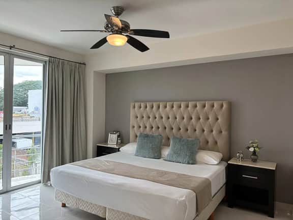 Newly Remodeled, Private Balconies, Pool and BBQ - Image 2