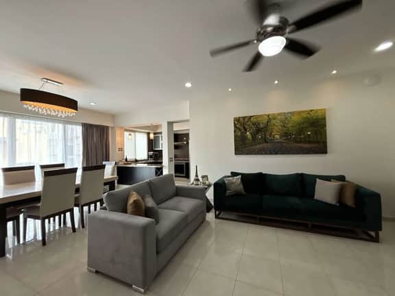 Newly Remodeled, Private Balconies, Pool and BBQ - Image 4