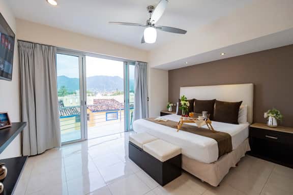 Mountain view Penthouse: Pool, Private balcony - Image 4