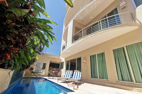 Modern Romantic Poolside Stay, Beach 10min Drive - Image 3