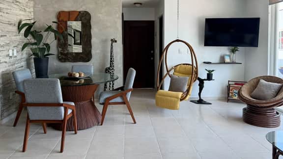 3rd Floor Escape | Pool, Cafés & Foodie Spots - Image 2