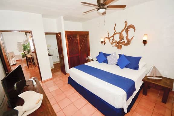 Rustic Tropical Oasis, 2 Pools, Close to Beach - Image 3