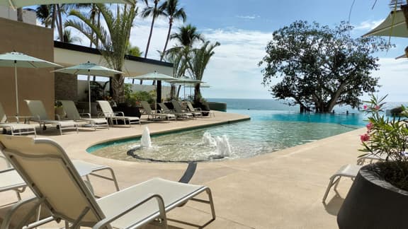 Breathtaking Beach Front Condo, Moutain View Apt - Image 1
