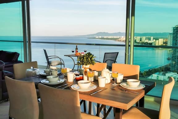 Beachfront Bliss, Gorgeous Pools in Peninsula bldg - Image 1