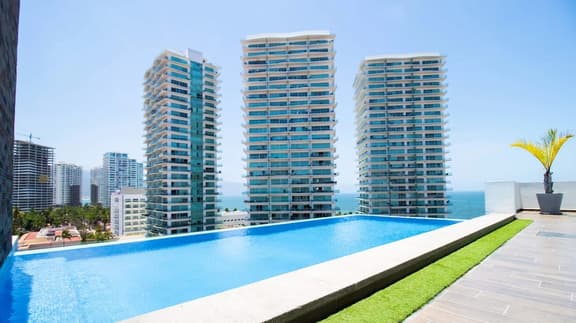 Ocean View Roof Pool BBQ Gym, Walk to Beach - Image 1