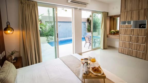 Chic Poolview Studio, Kitchen, Pet Friendly! - Image 1
