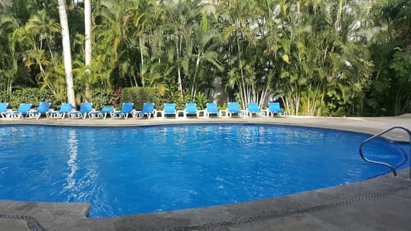 Tropical Vibe & Pools, Great Location Near Beach - Image 1