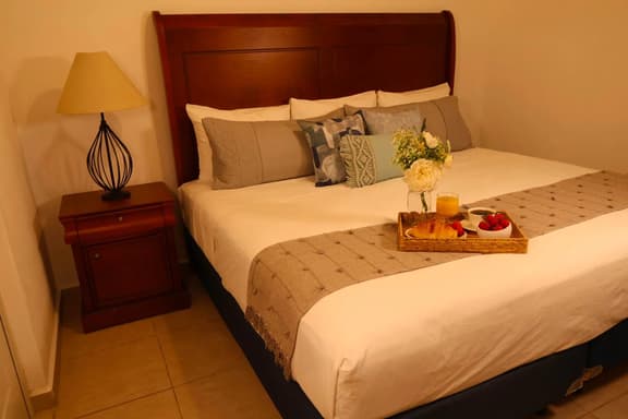 Modern Fully Equipped Apt and Pool - Image 1