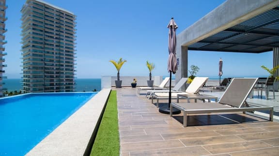 Walk to Beach | Rooftop Pool & Jacuzzi - Image 1